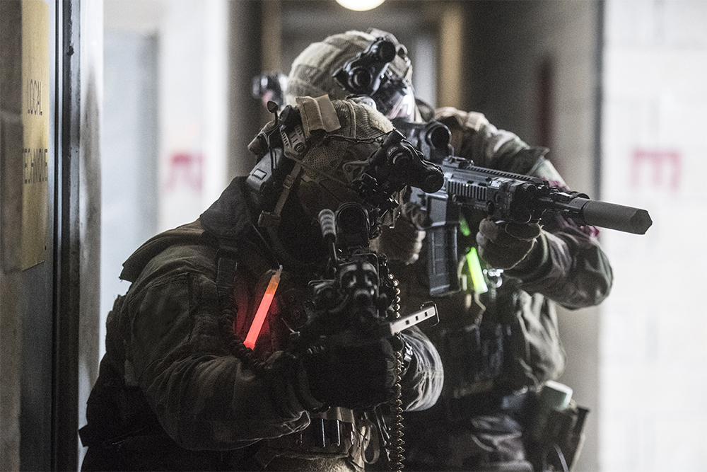 Identification-of-soldier-chemical-light Chemical lights identifying soldiers by color